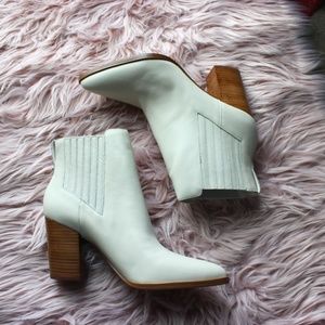 Size 11 Aldo Gwerissa New In Box Cream Colored Boots